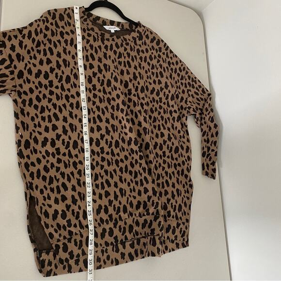 Amaryllis Leopard Cheetah Animal Print Mob Wife Sweater 3/4 Sleeves Size Large - Picture 7 of 9